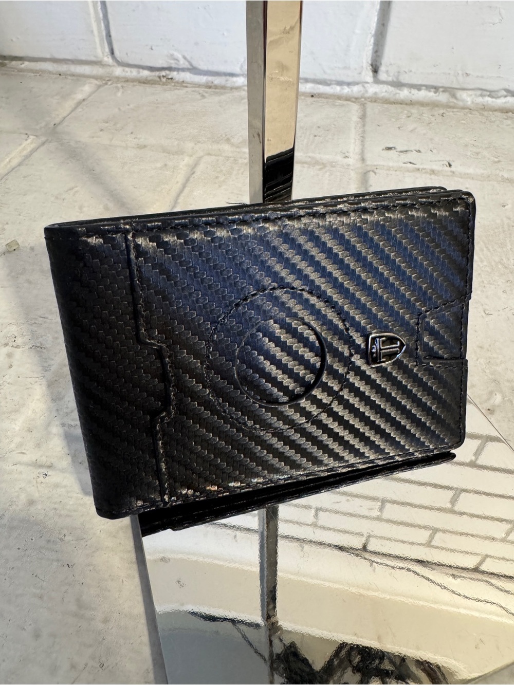 TRAVANDO Black Carbon Fiber Slim Bifold Wallet Money Clip RFID